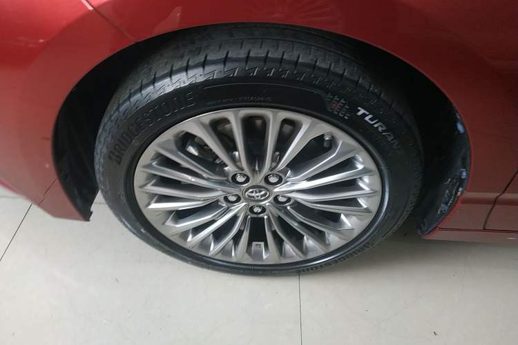 Used Toyota Avalon 2019 Dual-Engine 2.5L XLE Prestige Version China VI Standard
