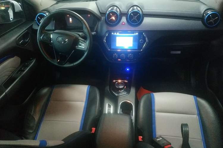 Used Soueast DX3 2018 EV Flagship Model Center Console