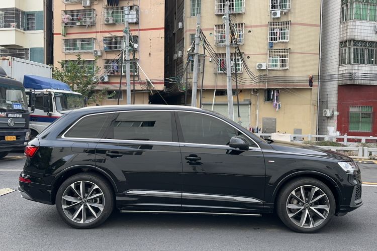 Used Audi Q7 2022 55 TFSI quattro S line Sport model