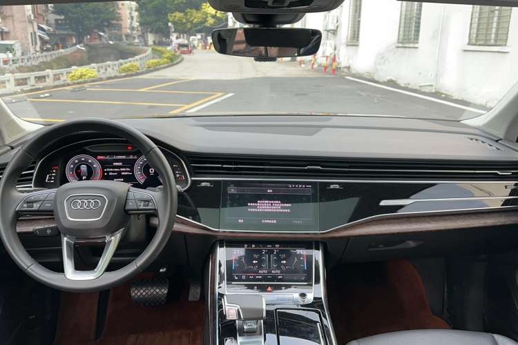 Used Audi Q7 2022 55 TFSI quattro S line Sport model