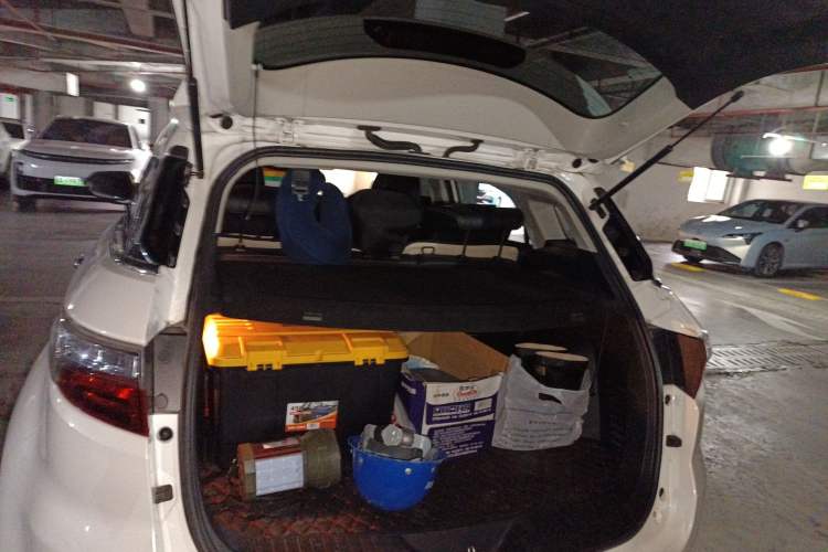 Used JMC Yusheng S330 2016 1.5L GTDi Automatic Two-Wheel Drive Prestige Edition Trunk