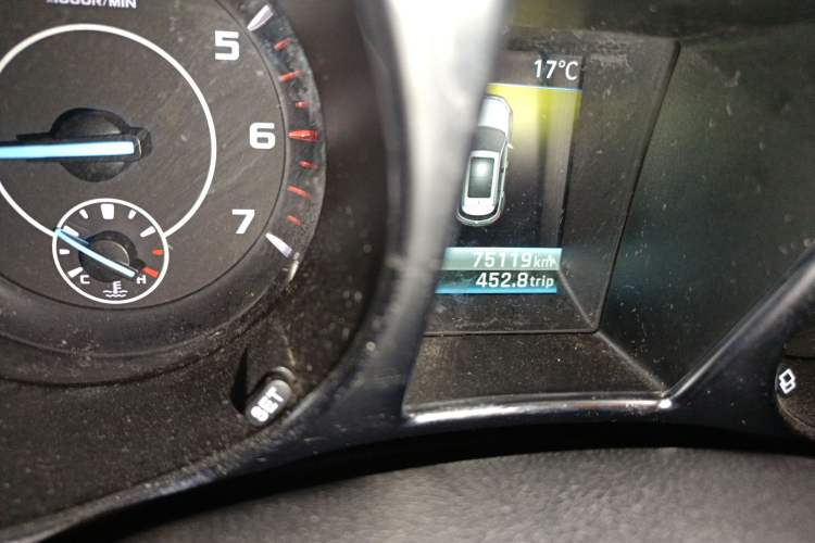 Used JMC Yusheng S330 2016 1.5L GTDi Automatic Two-Wheel Drive Prestige Edition Odometer Close Up