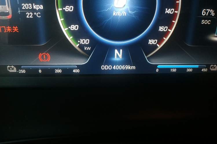 Used Soueast DX3 2018 EV Flagship Model Odometer Close Up