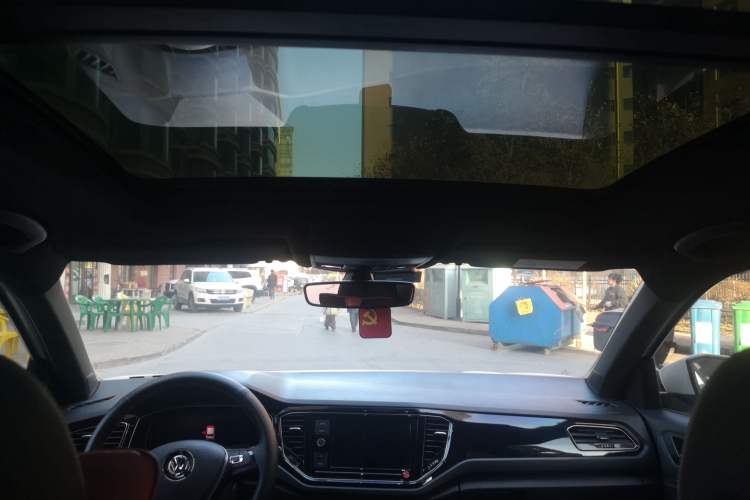 Used Volkswagen T-ROC 2019 280TSI DSG Four-Wheel Drive Luxury Version China VI Standard
