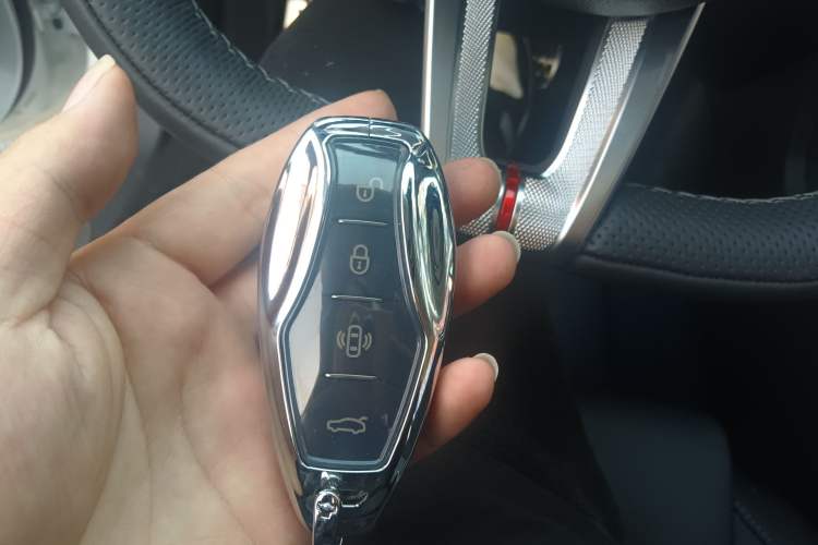 Used Hongqi H6 2023 2.0T Zhiyi Version
