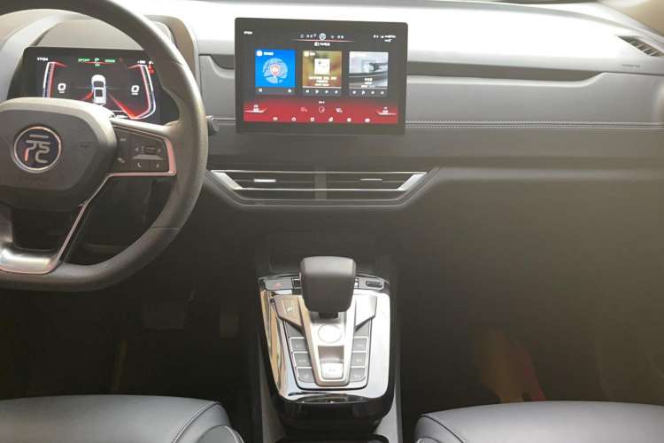 Used BYD Yuan New Energy 2019 EV360 Smart Connect Enjoyment Model Audio And AC Panel