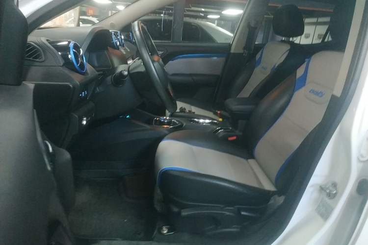 Used Soueast DX3 2018 EV Flagship Model Left Front Seat