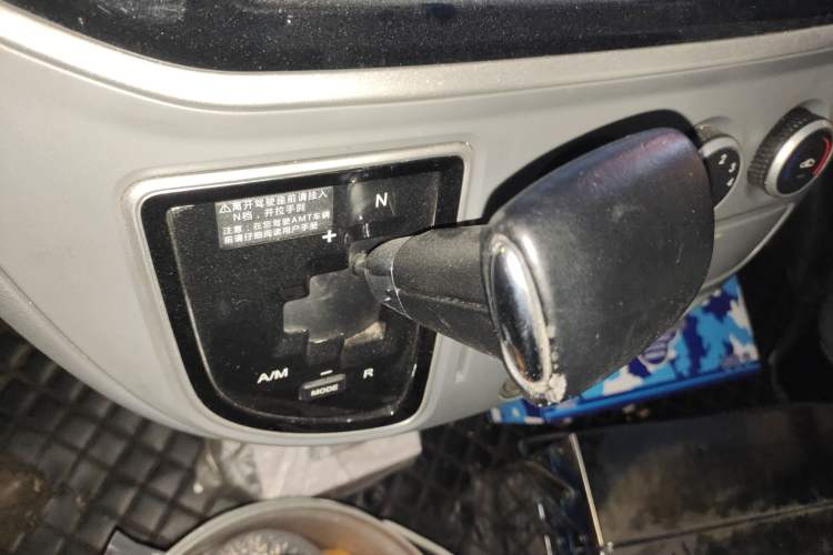 Used SAIC MAXUS  2019 2.5T Classic Model AMT Aoyuntong Facelifted Short Wheelbase Ultra-Low Roof 5/6-Seater
