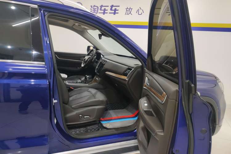 Used Roewe RX8 2018 30T Smart Connectivity Two-Wheel Drive Supreme Edition
