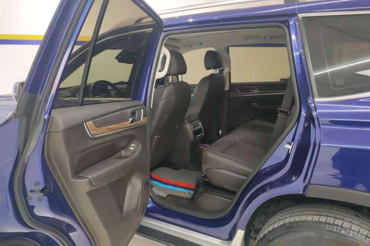 Used Roewe RX8 2018 30T Smart Connectivity Two-Wheel Drive Supreme Edition
