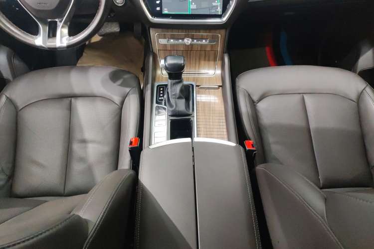 Used Roewe RX8 2018 30T Smart Connectivity Two-Wheel Drive Supreme Edition
