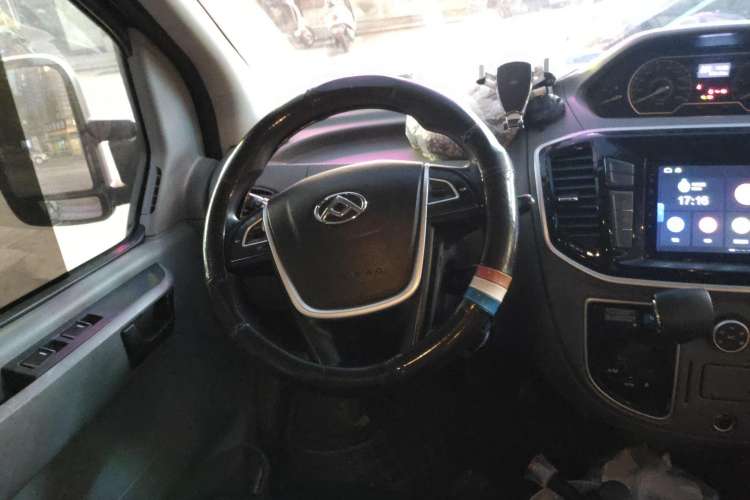 Used SAIC MAXUS  2019 2.5T Classic Model AMT Aoyuntong Facelifted Short Wheelbase Ultra-Low Roof 5/6-Seater
