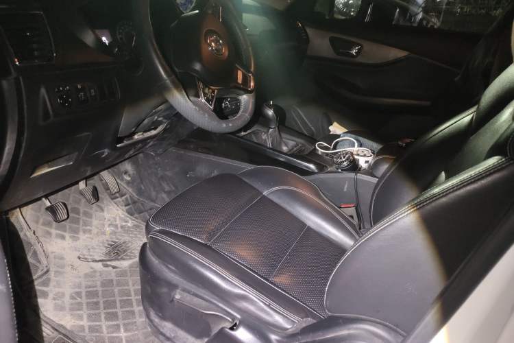 Used Dongfeng Fengon S560 2018 1.8L Manual Comfort 7-Seater Left Front Seat