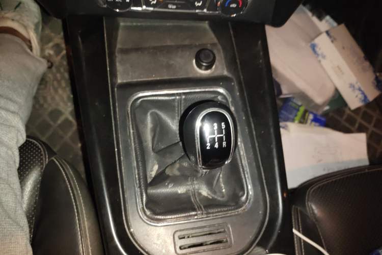 Used Dongfeng Fengon S560 2018 1.8L Manual Comfort 7-Seater Gear Lever