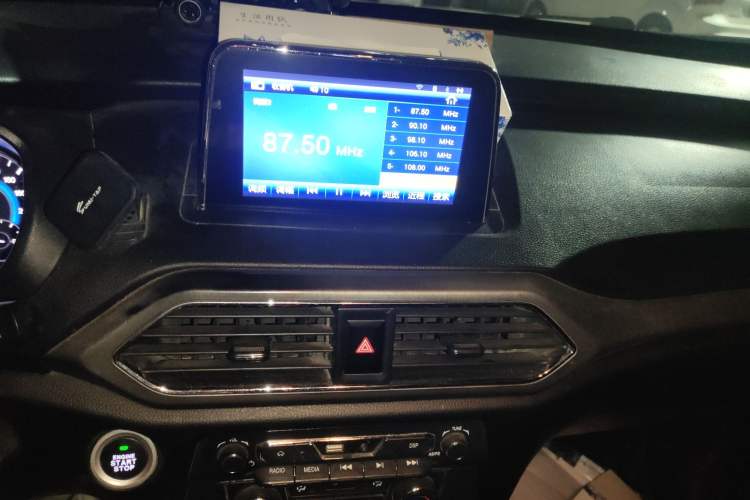 Used Dongfeng Fengon S560 2018 1.8L Manual Comfort 7-Seater Audio And AC Panel