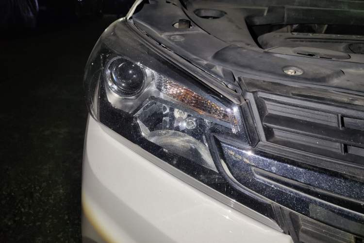 Used Dongfeng Fengon S560 2018 1.8L Manual Comfort 7-Seater Right Front Headlight