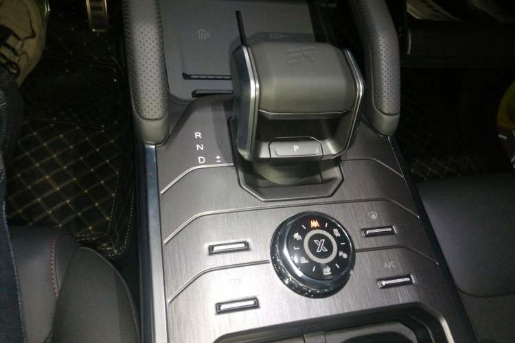 Used JETOUR Traveler 2023 2.0T All-Wheel-Drive CrossPRO Gear Lever