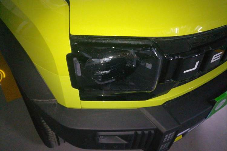 Used JETOUR Traveler 2023 2.0T All-Wheel-Drive CrossPRO Right Front Headlight