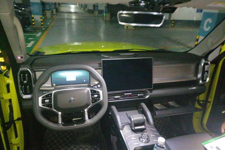 Used JETOUR Traveler 2023 2.0T All-Wheel-Drive CrossPRO Center Console