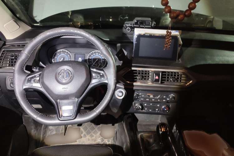 Used Dongfeng Fengon S560 2018 1.8L Manual Comfort 7-Seater Center Console