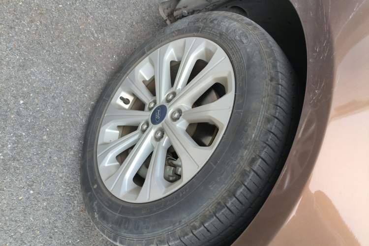 Used Ford Escort 2015 1.5L Automatic Fashion Model
