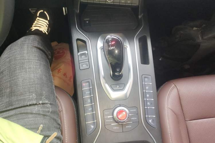 Used Wey VV6 2019 2.0T Two-Wheel-Drive Ultra-Luxury Version China VI Standard
