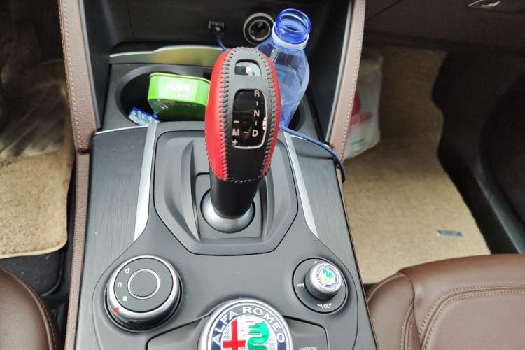 Used Alfa Romeo Stelvio 2017 2.0T 280HP Luxury Edition Gear Lever