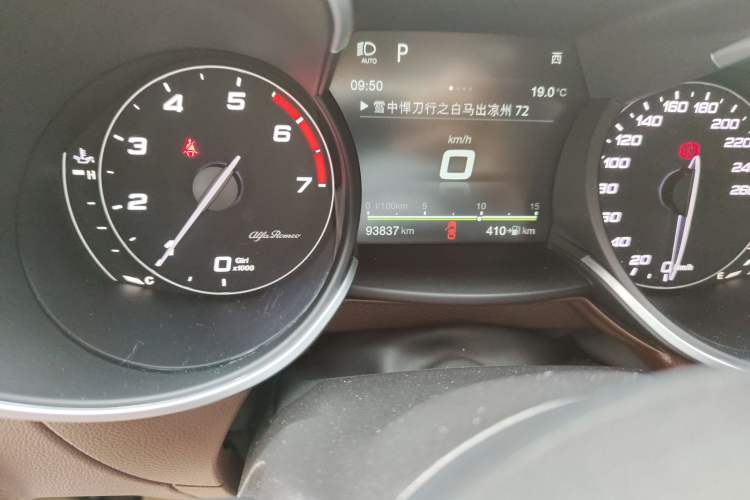 Used Alfa Romeo Stelvio 2017 2.0T 280HP Luxury Edition Odometer Close Up