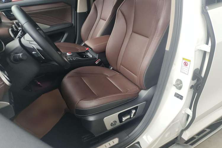 Used Wey VV6 2019 2.0T Two-Wheel-Drive Ultra-Luxury Version China VI Standard
