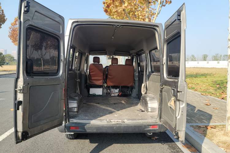 Used SAIC MAXUS  2014 2.5T Aotuntong Short Wheelbase Mid-Roof Model