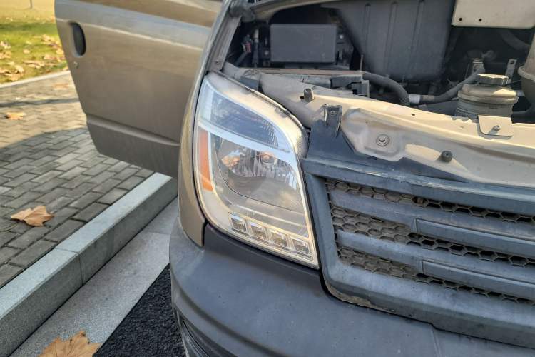 Used SAIC MAXUS  2014 2.5T Aotuntong Short Wheelbase Mid-Roof Model