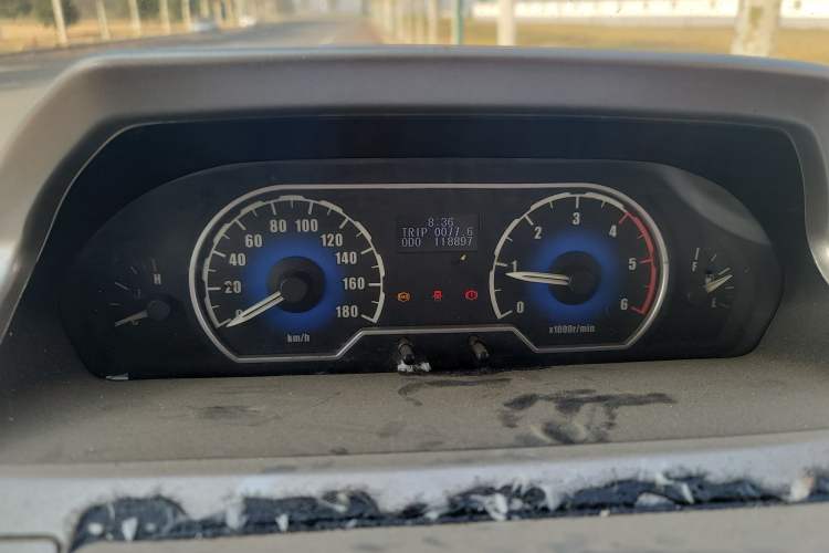 Used SAIC MAXUS  2014 2.5T Aotuntong Short Wheelbase Mid-Roof Model