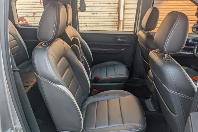 Used Wuling Hongguang PLUS 2019 1.5T Manual Luxury 7-Seater
