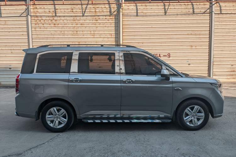 Used Wuling Hongguang PLUS 2019 1.5T Manual Luxury 7-Seater
