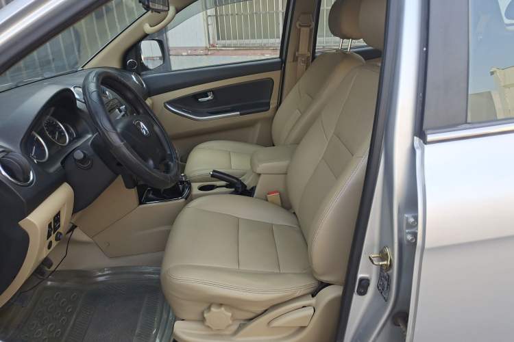 Used JMC Yusheng S350 2011 2.4T Two-Wheel-Drive Luxury 5-Seater
