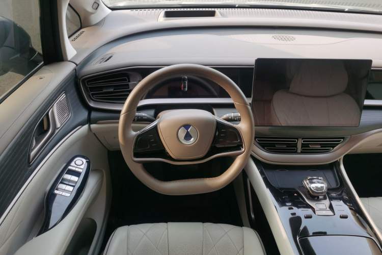 Used Denza D9 2022 DM-i 970 Four-Wheel Drive Flagship Model
