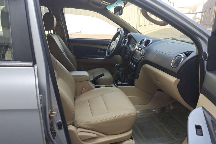 Used JMC Yusheng S350 2011 2.4T Two-Wheel-Drive Luxury 5-Seater
