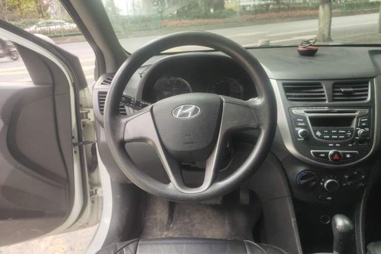 Used Hyundai Verna Ray 2014 1.4L Automatic GLX