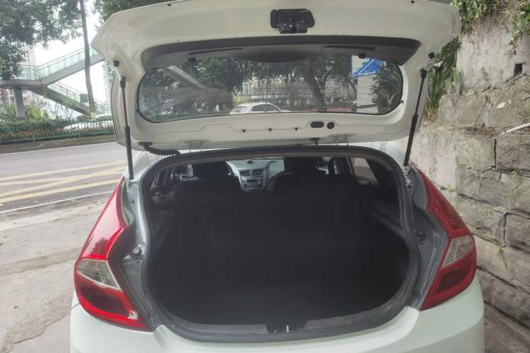 Used Hyundai Verna Ray 2014 1.4L Automatic GLX