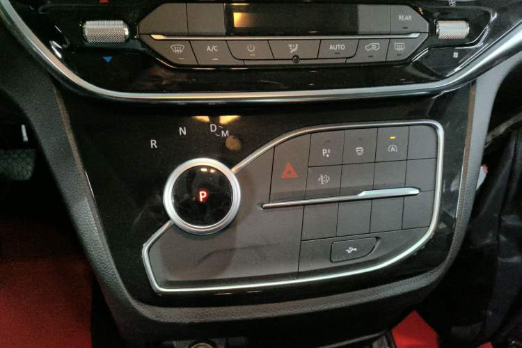 Used SAIC MAXUS G20 2021 Facelifted PLUS 2.0T Diesel Automatic Luxury Edition
