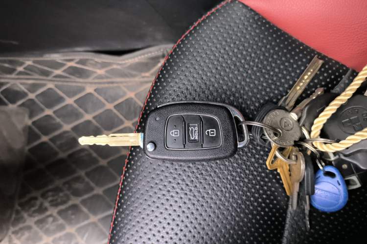 Used Hyundai Elantra (6th Generation / Lingdong) 2016 1.6L Manual ZhiXuan · Dynamic Model
