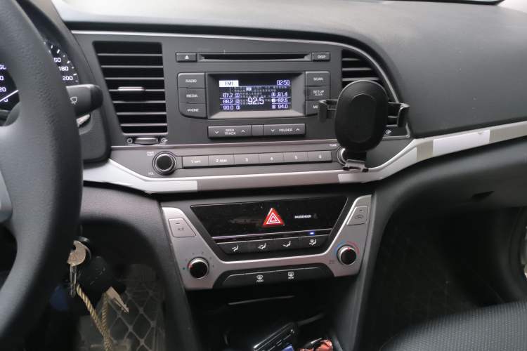 Used Hyundai Elantra (6th Generation / Lingdong) 2016 1.6L Manual ZhiXuan · Dynamic Model
