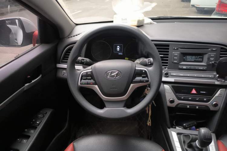 Used Hyundai Elantra (6th Generation / Lingdong) 2016 1.6L Manual ZhiXuan · Dynamic Model
