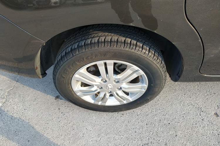 Used FAW Yingzhi 737 2015 1.5L Manual Deluxe Navigation Version