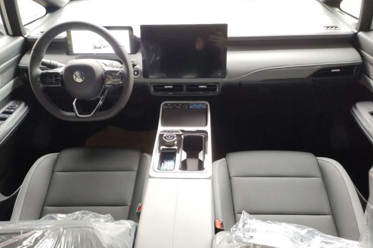 Used Hycan Z03 2022 510 km Range Trendy Cool Version 160 kW 61.13 kWh
