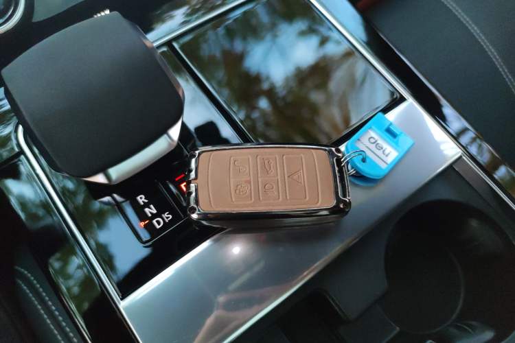 Used Land Rover Range Rover Velar 2023 250 PS Ebony Black Limited Edition
