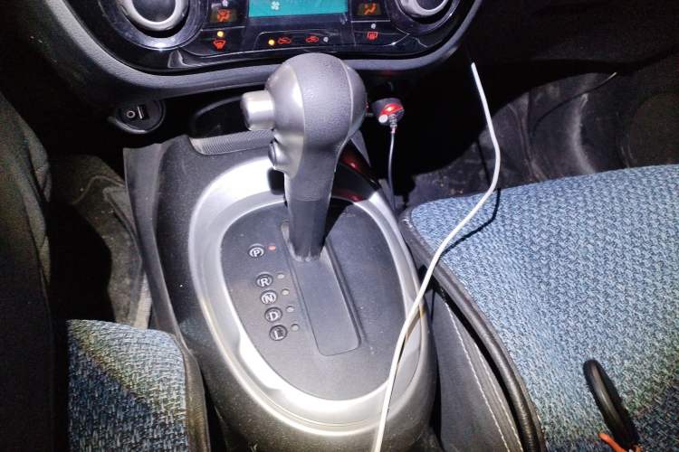 Used Infiniti ESQ 2014 1.6L Spontaneous Edition Gear Lever