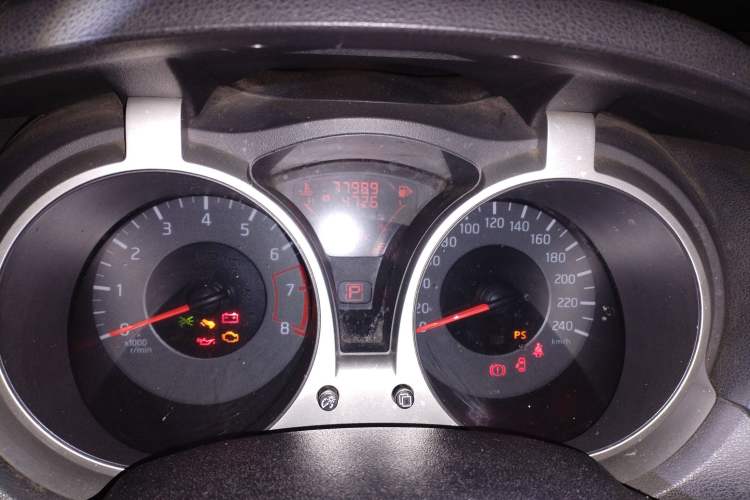 Used Infiniti ESQ 2014 1.6L Spontaneous Edition Odometer Close Up