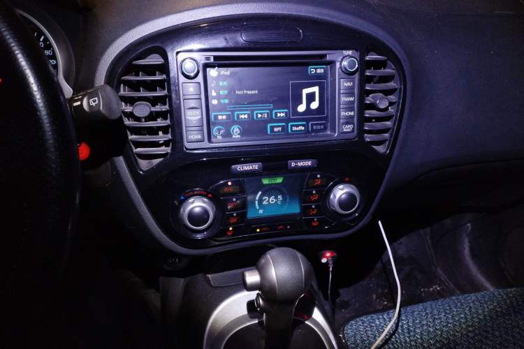 Used Infiniti ESQ 2014 1.6L Spontaneous Edition Audio And AC Panel