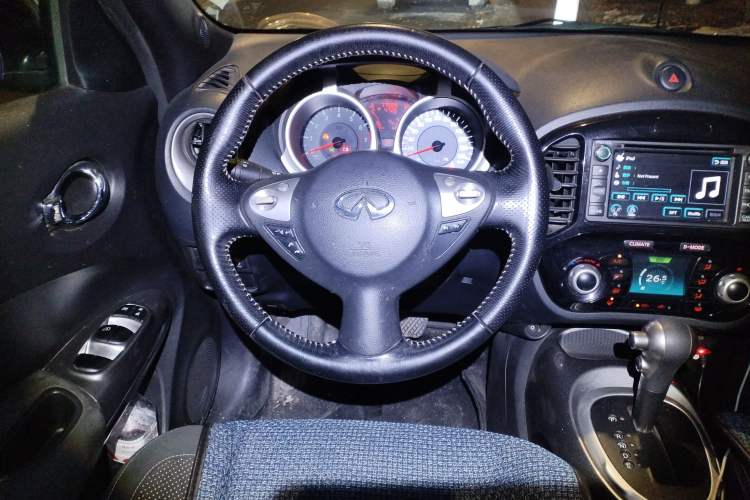 Used Infiniti ESQ 2014 1.6L Spontaneous Edition Steering Wheel